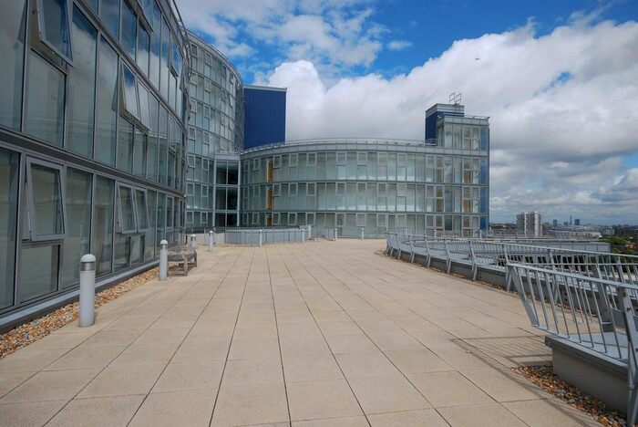 1 Bedroom Flat To Rent In Falcon Wharf, Battersea, London, SW11