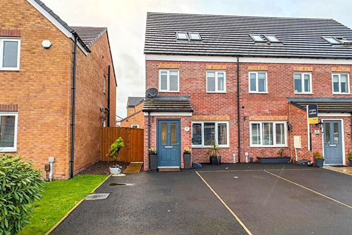 3 Bedroom End Of Terrace House For Sale In Bronte Way, South Shields, NE34