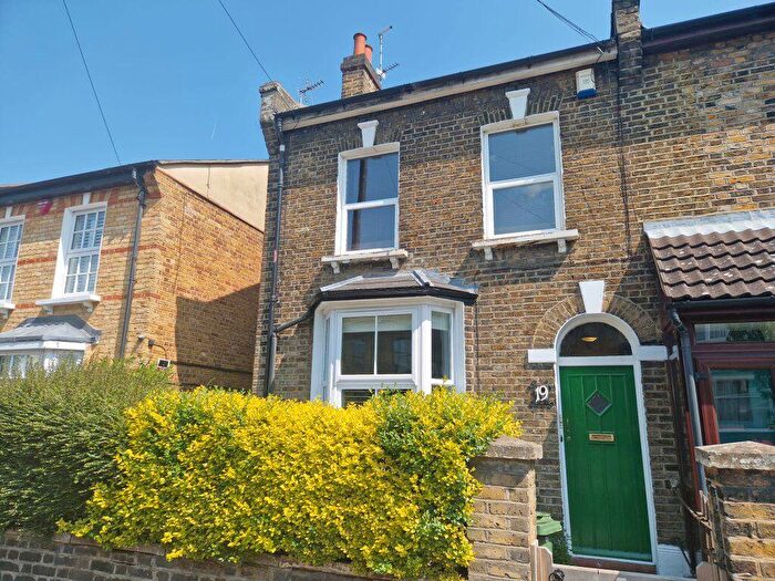 1 Bedroom Flat To Rent In South Woodford, E18