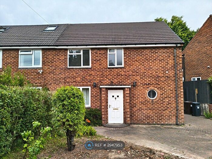 3 Bedroom Semi-Detached House To Rent In Broadwell Road, Solihull, B92