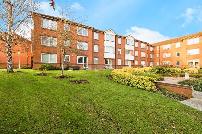 2 Bedroom Flat For Sale In Fentiman Way, Hornchurch, RM11