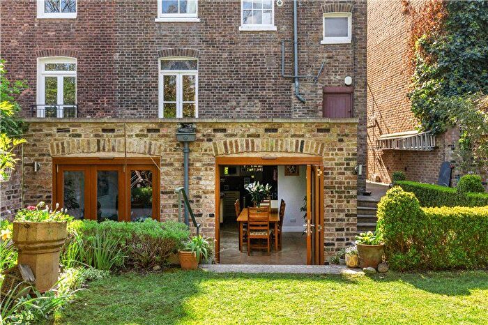 5 Bedroom Semi-Detached House For Sale In Stockwell Park Road, London, SW9