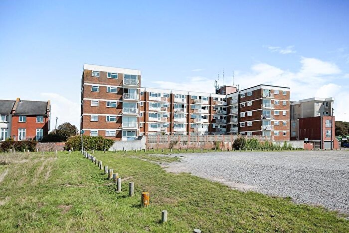 2 Bedroom Property To Rent In Annes Court, Hayling Island, PO11