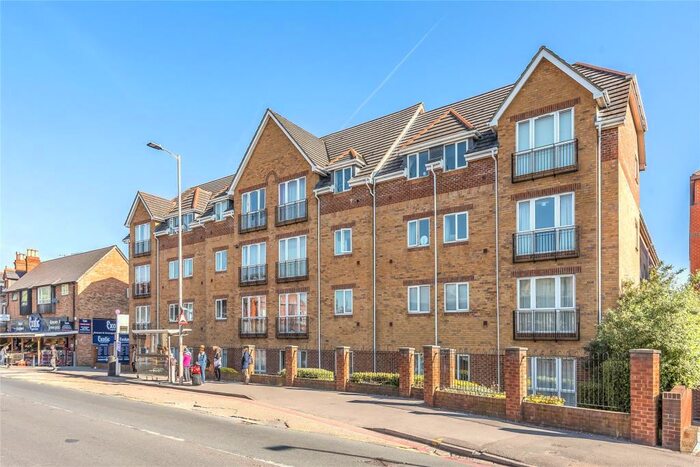 2 Bedroom Apartment To Rent In Westgate Court, Oxford Road, Reading, Berkshire, RG30