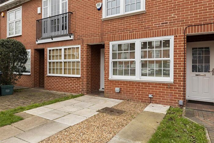 3 Bedroom Property For Sale In Thaxted Place, Wimbledon, SW20