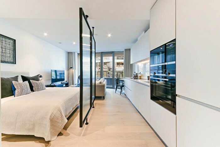 Apartment To Rent In Water Street, London, E14
