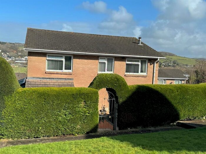 3 Bedroom Semi-Detached House For Sale In Heol Tyn-Y-Fron, Penparcau, Aberystwyth, SY23