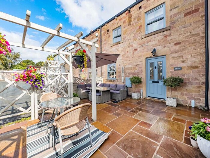 2 Bedroom Cottage For Sale In Lower Lane, Gomersal, BD19