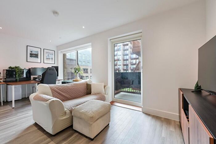 1 Bedroom Apartment For Sale In Wray Avenue, London, E16