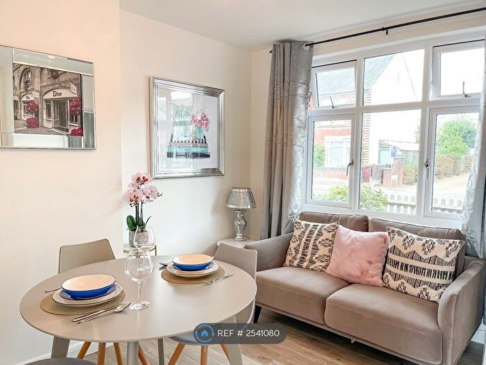 4 Bedroom Semi-Detached House To Rent In Adelaide Road, Chichester, PO19