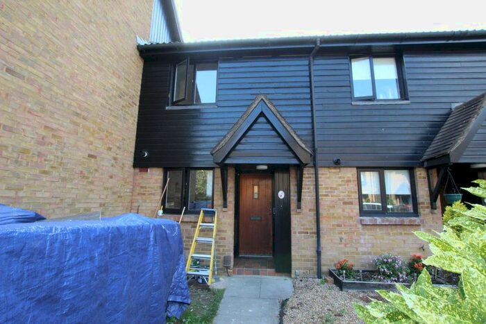 2 Bedroom Flat To Rent In Beagle Close, Feltham, TW13