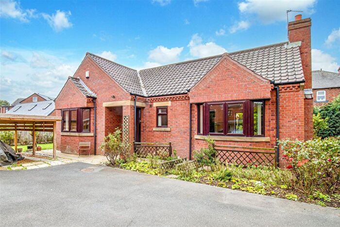 2 Bedroom Detached Bungalow For Sale In Calderstone Court, Middlestown, Wakefield, WF4