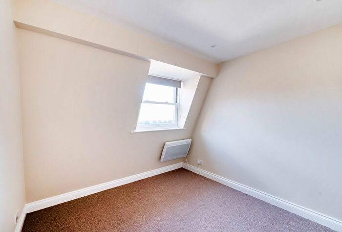 2 Bedroom Flat To Rent In Bath Road, Cheltenham, GL53