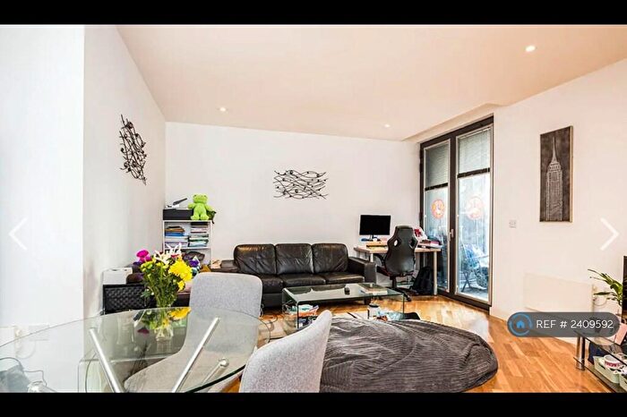 2 Bedroom Flat To Rent In Piccadilly Place, Manchester, M1