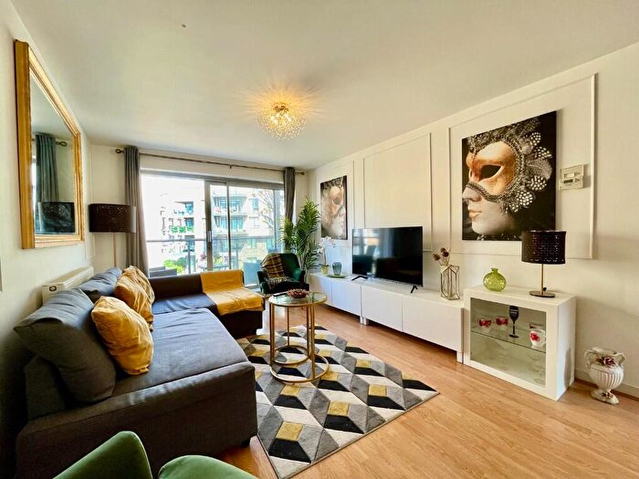 2 Bedroom Flat To Rent In Chrisp Street, London, E14