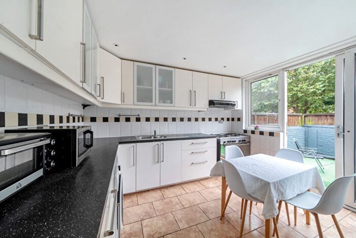 4 Bedroom Flat To Rent In Ashbrook Road, London, N19