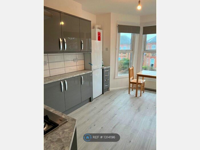 2 Bedroom Flat To Rent In Goodmayes, Ilford IG3