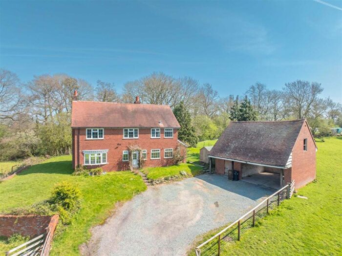 4 Bedroom Detached House For Sale In Braggs Farm Lane, Nr. Dickens Heath, B90