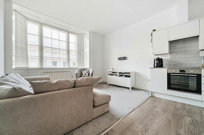 1 Bedroom Apartment For Sale In High Street, Sittingbourne, Kent, ME10