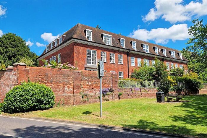 2 Bedroom Flat For Sale In Spriggs Court, Palmers Hill, Epping, CM16