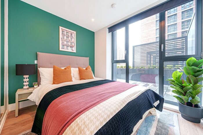 3 Bedroom Flat To Rent In Whitehall, Leeds, LS12