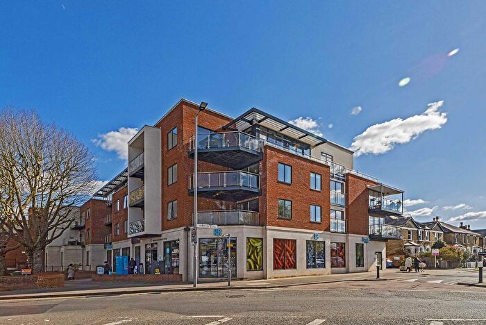 2 Bedroom Flat To Rent In Ellerton Road, Surbiton, KT6