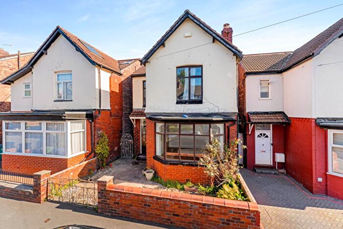 3 Bedroom Detached House For Sale In Harrogate Avenue, Prestwich, M25