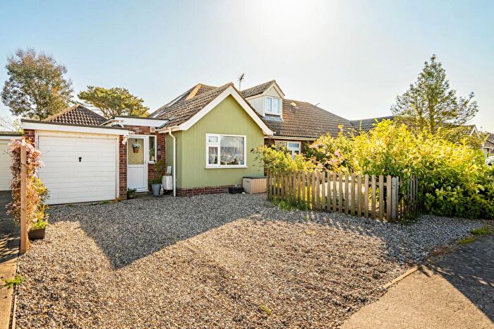 4 Bedroom Semi-Detached Bungalow For Sale In Manor Park Road, Corton, NR32