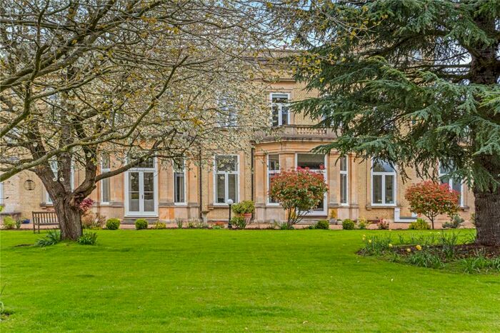 2 Bedroom Flat For Sale In Ware Park, Ware, SG12