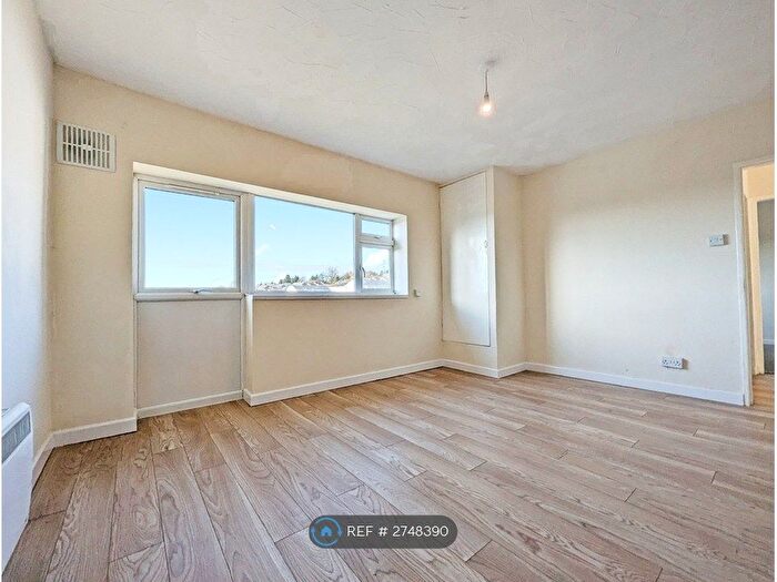 1 Bedroom Flat To Rent In The Hendre Flats, Brynmawr, Wales, NP23