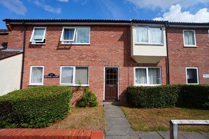 2 Bedroom Flat For Sale In Eaton Avenue, High Wycombe, HP12