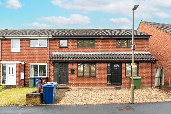 3 Bedroom End Of Terrace House To Rent In Maple Avenue, Kidlington, Oxfordshire, OX5