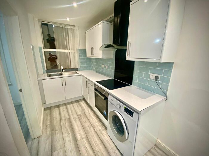 2 Bedroom Flat To Rent In High Street, Acton, W3