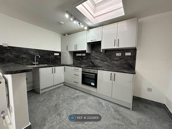 2 Bedroom Flat To Rent In Worple Road, London, SW19
