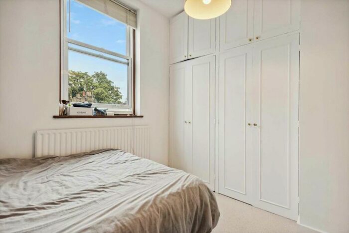 2 Bedroom Flat For Sale In Simpson Street, Battersea, SW11