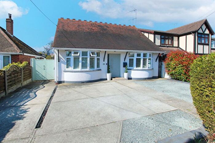 2 Bedroom Detached Bungalow For Sale In Nevendon Road, Wickford, SS12