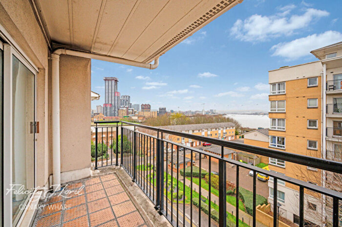3 Bedroom Apartment For Sale In Settlers Court, Newport Avenue, London, E14
