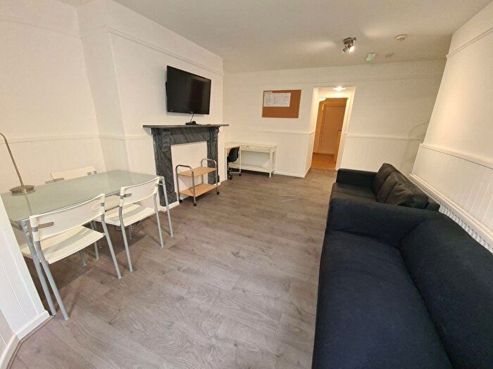 3 Bedroom House To Rent In Regent Park Terrace, Leeds, LS6