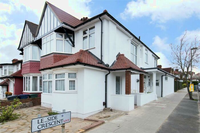 2 Bedroom Apartment To Rent In Leeside Crescent, London, NW11