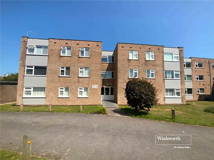 2 Bedroom Apartment To Rent In Rodney Drive, Christchurch, Dorset, BH23