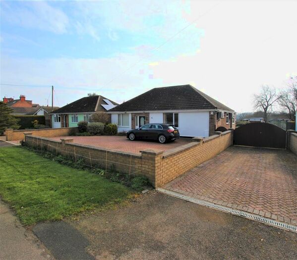 3 Bedroom Detached Bungalow For Sale In Avenue Road, Rushden, NN10