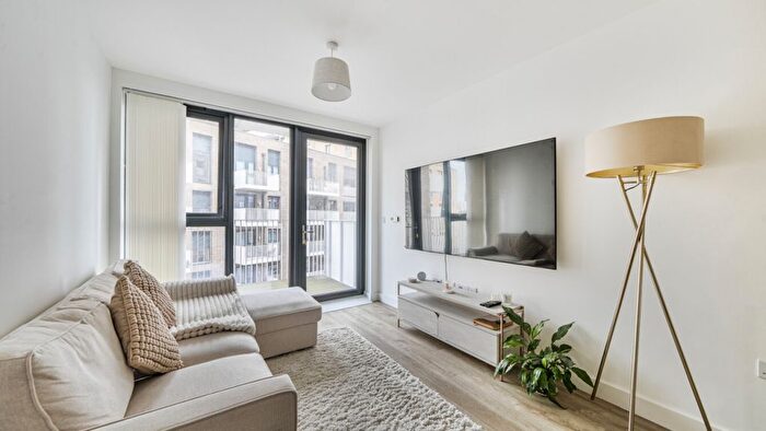 1 Bedroom Flat For Sale In Baronet House, Lakeside Drive, Park Royal, NW10