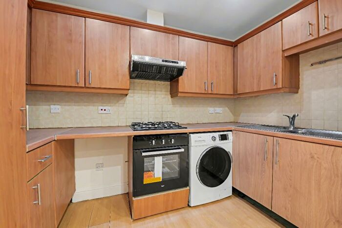 2 Bedroom Flat To Rent In Caversham Road, Kentish Town, NW5