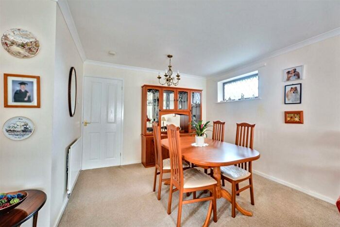 3 Bedroom Detached Bungalow For Sale In Roehampton Drive, Trowell, NG9