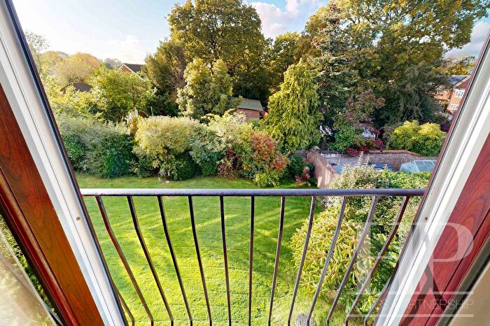 1 Bedroom Flat To Rent In Sequoia Park, Crawley, RH11