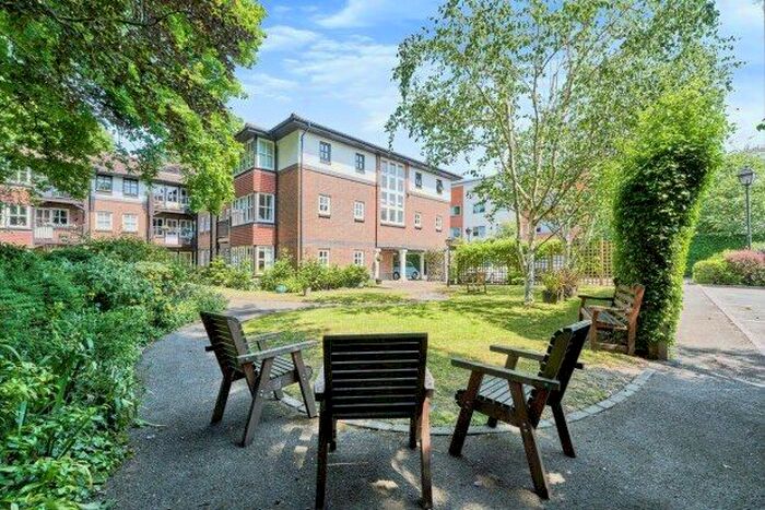 1 Bedroom Property To Rent In Madeira Road, West Byfleet, KT14