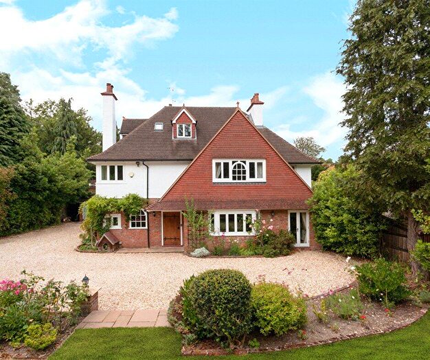 5 Bedroom Detached House To Rent In Pirbright Road, Farnborough, Hampshire, GU14