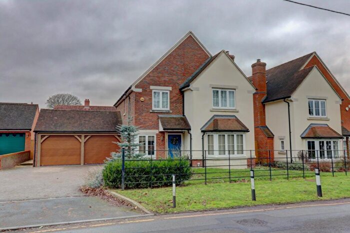4 Bedroom Detached House For Sale In Picts Lane, Princes Risborough, Buckinghamshire, HP27