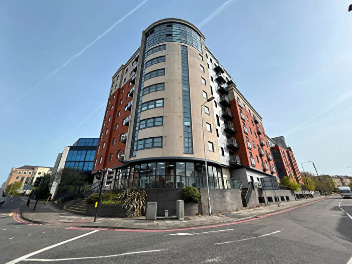 2 Bedroom Flat For Sale In Flat, Kennet Street, Reading, Berkshire, RG1