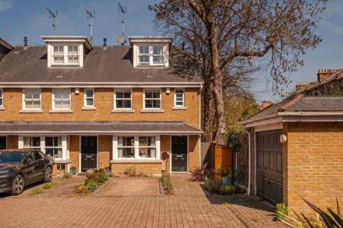 3 Bedroom End Of Terrace House For Sale In Jeavons Mews, London, SE4